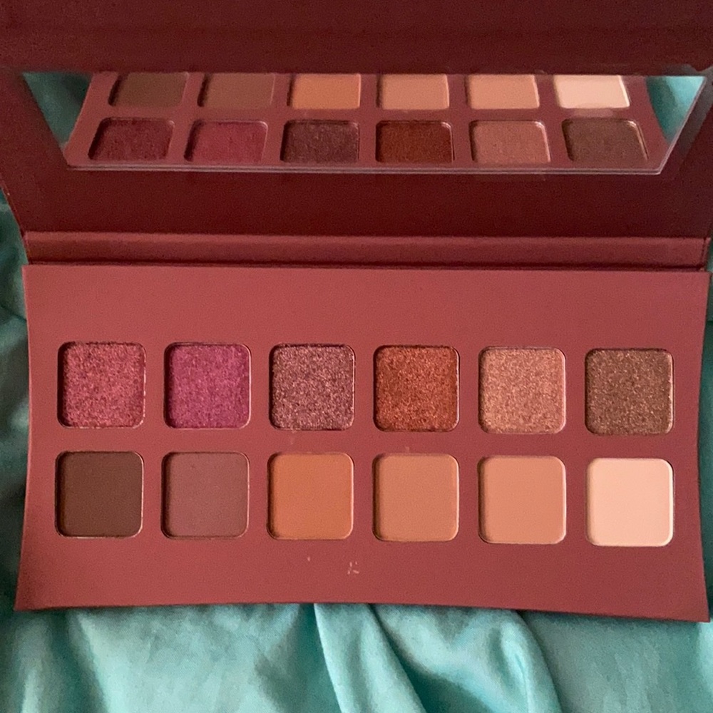 ILLAMASQUA unveiled artistry palette